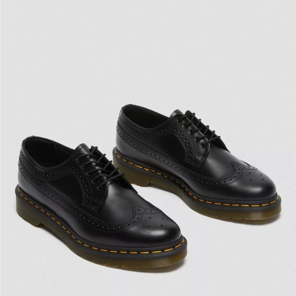 Dr.Martens Airware Classic Black Brogue Derby Shoe with Contrasting Stitch